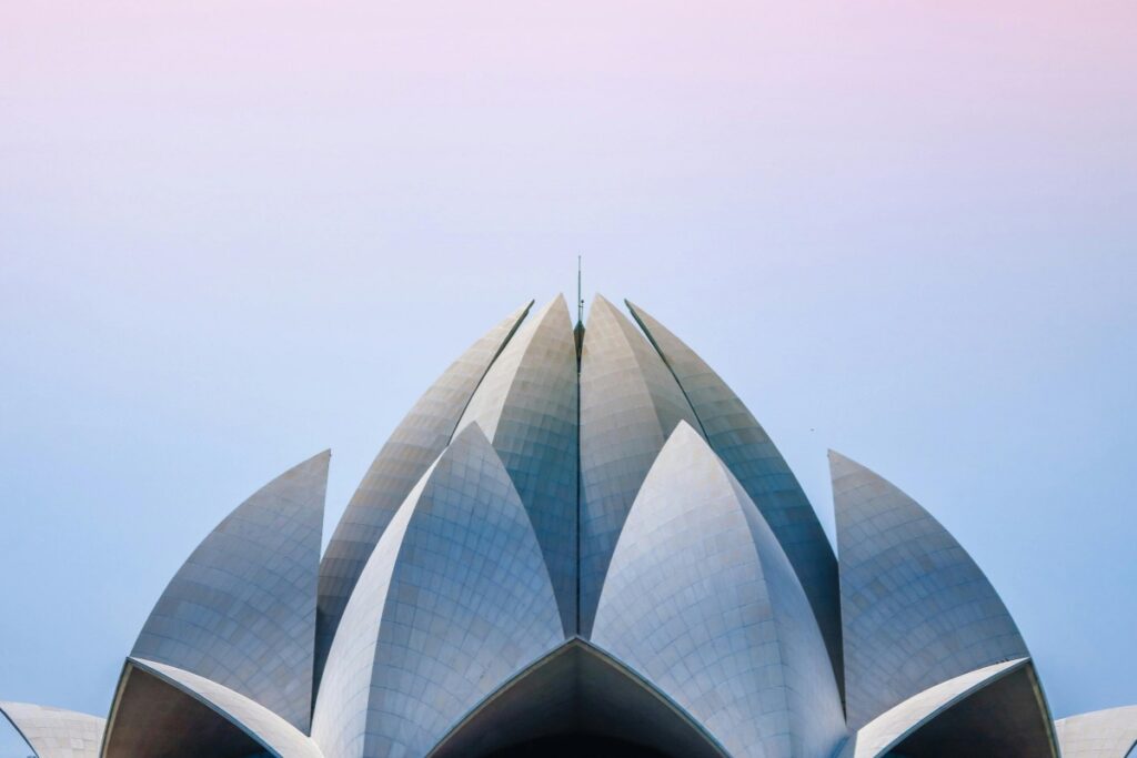 यह चित्र लोटस मंदिर को दर्शाता है, जो अपनी अद्वितीय莲花 - जैसी संरचना से प्रसिद्ध है। जिस प्रकार यह मंदिर दूर से भी आकर्षित करता है, उसी प्रकार Instagram Reels का उपयोग करके अधिक ग्राहकों तक पहुंचा जा सकता है। Instagram Reels में आकर्षक और अलग से सामग्री बनाएं, ट्रेंडिंग संगीत और फ़िल्टर का प्रयोग करें, अपने दर्शकों के साथ संवाद में रहें और relevant हैशटैग का प्रयोग करके उन्हें खोजा जा सके।